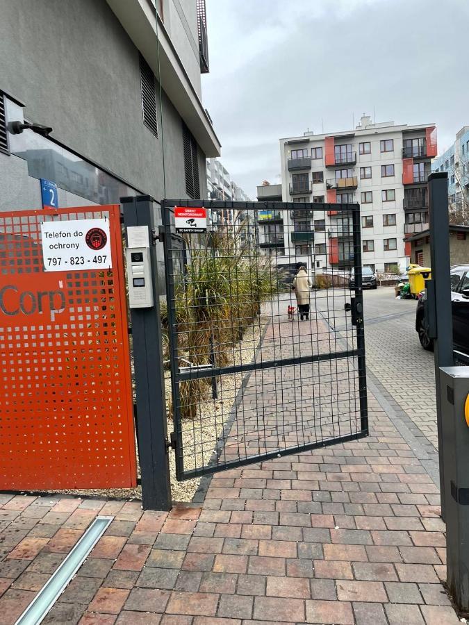 Cybernetyki2 Street Inn Near Airport Varşovia Exterior foto