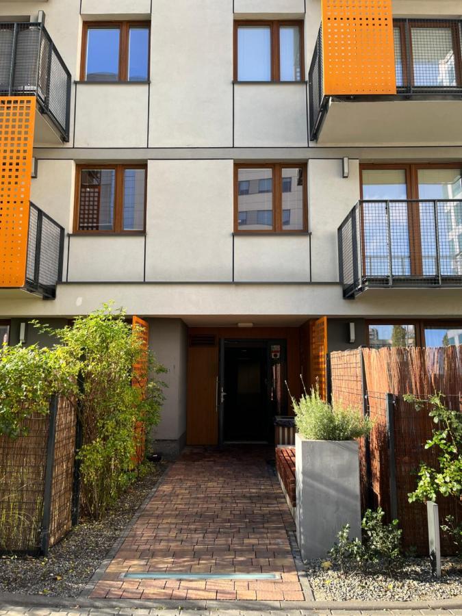 Cybernetyki2 Street Inn Near Airport Varşovia Exterior foto